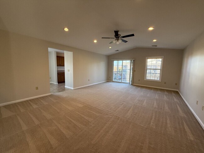 Building Photo - Three Bedroom Condo in Tradition Point
