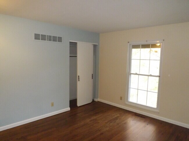 Building Photo - 13485 Coliseum Dr