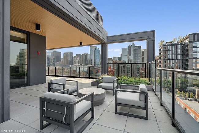 Building Photo - 366 W Superior St