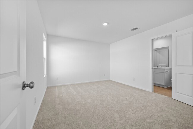 Building Photo - 21235 Fieni Dr