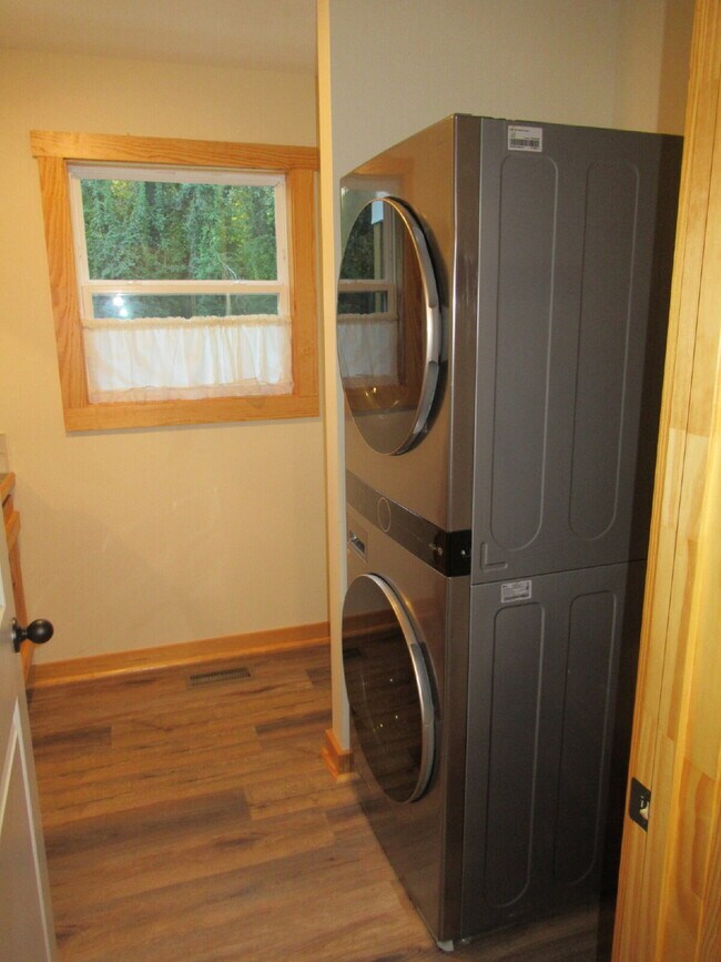 Building Photo - Fully Furnished Short-Term Rental in Dalla...
