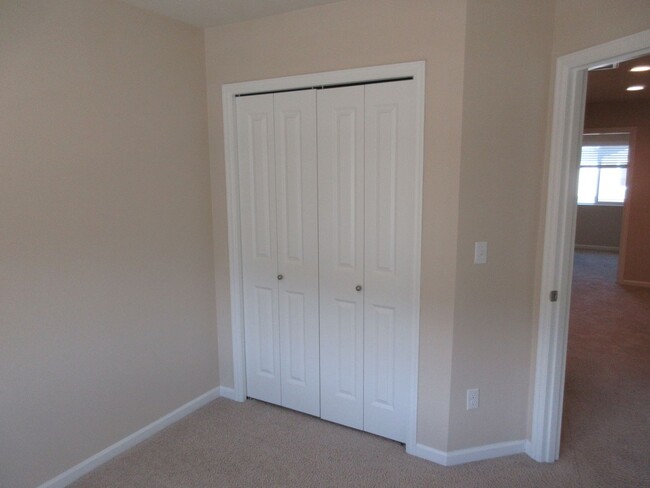 Building Photo - Newer 3 bedroom in South Salem