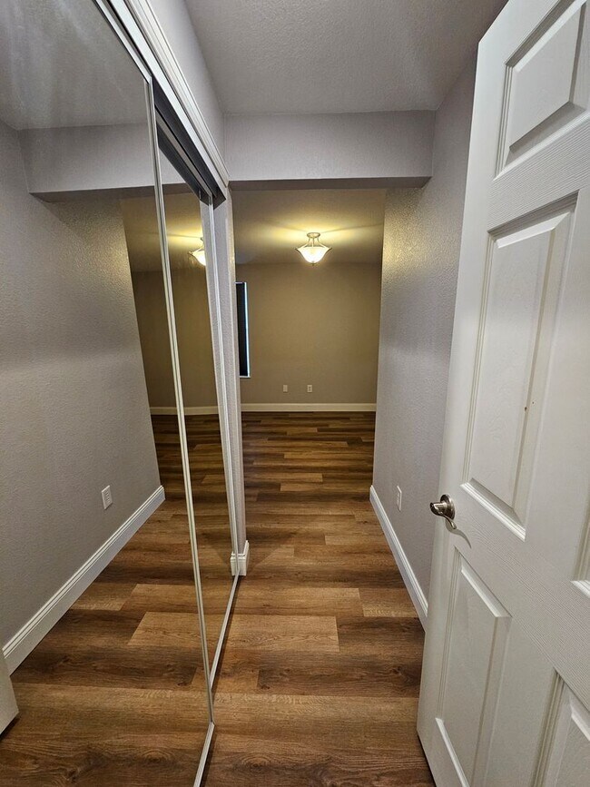 Building Photo - Fully Remodeled Condo in Broomfield