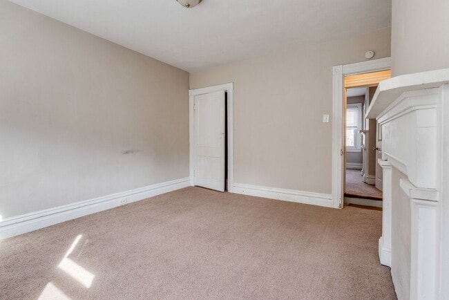 Building Photo - AVAILABLE JUNE 2026 - Spacious 2 Bedroom Home w/ SECONDS from Shiloh & Grandview!