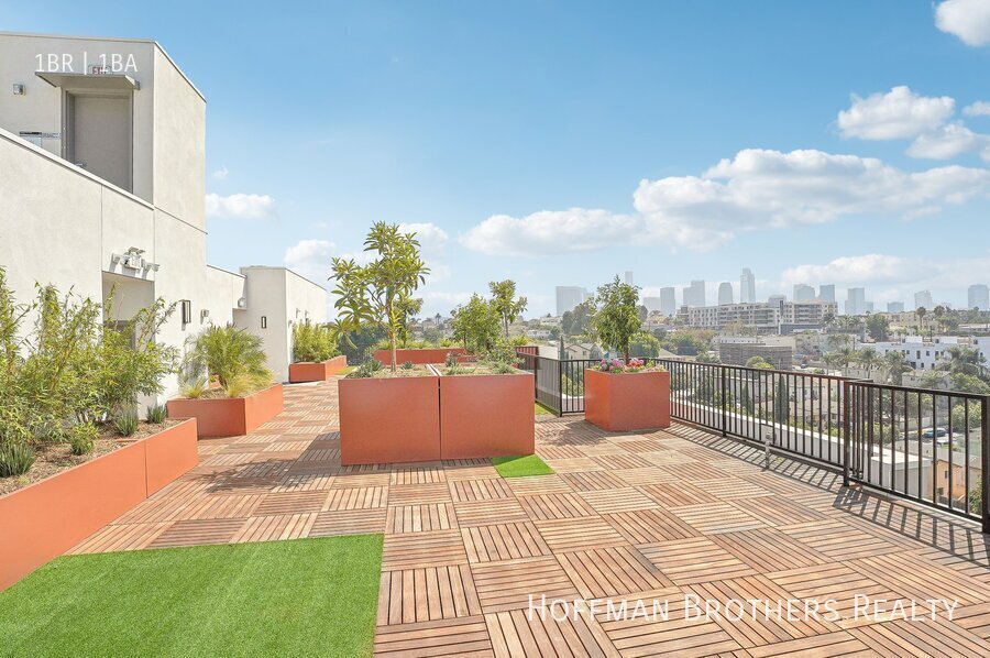 Building Photo - 224 N Alvarado St