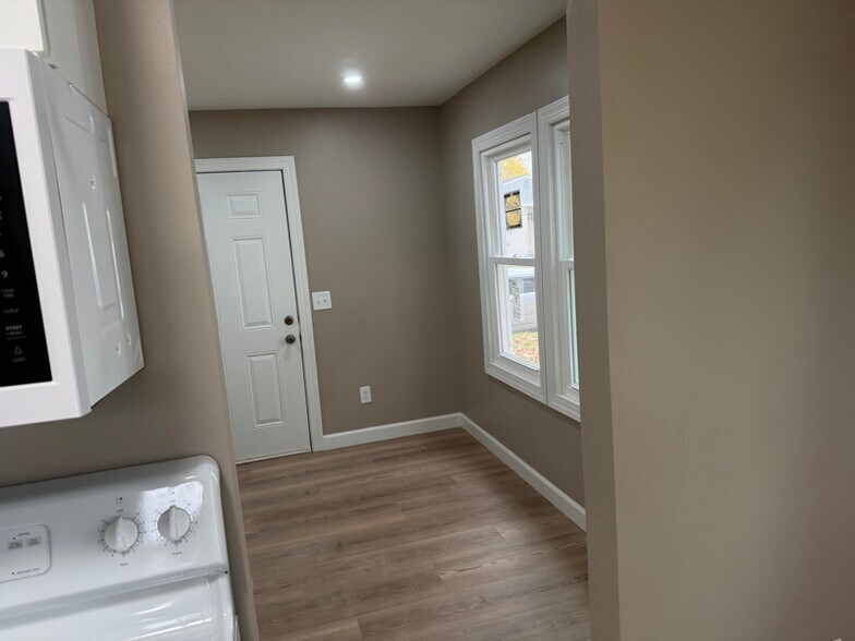 Building Photo - 1617 Lawton Ave