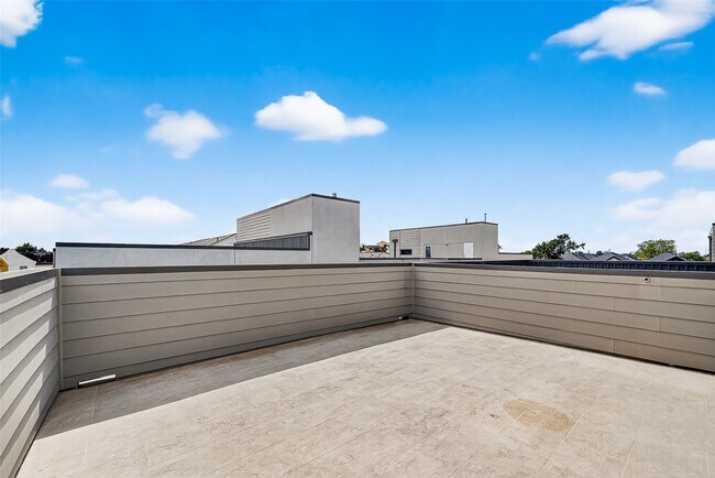 Building Photo - 1232 W 24th St