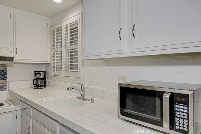 Building Photo - 2296 Via Puerta