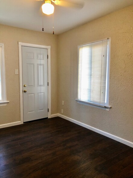 Building Photo - 606 W 4th Ave