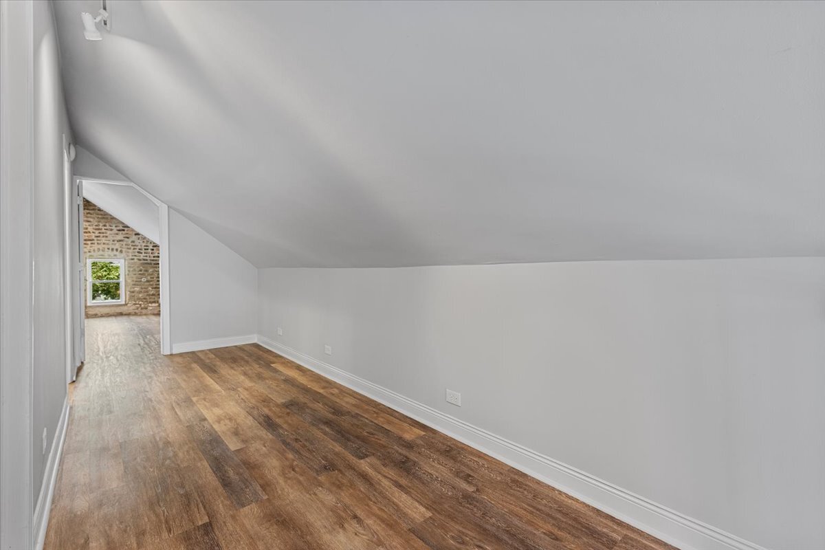Building Photo - 1752 W 21st Pl