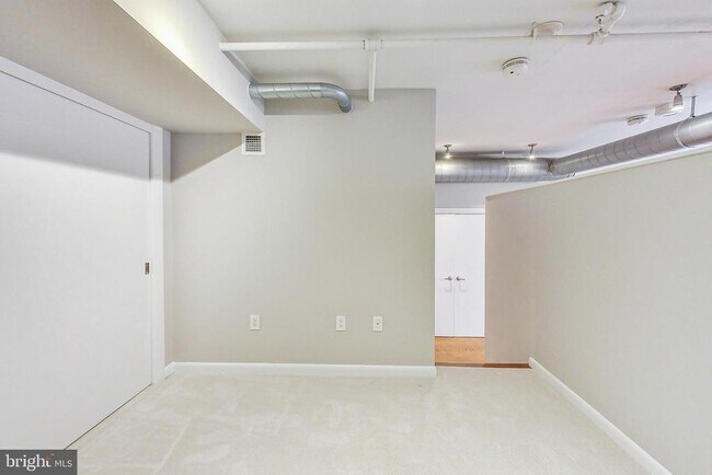 Building Photo - 811 4th St NW