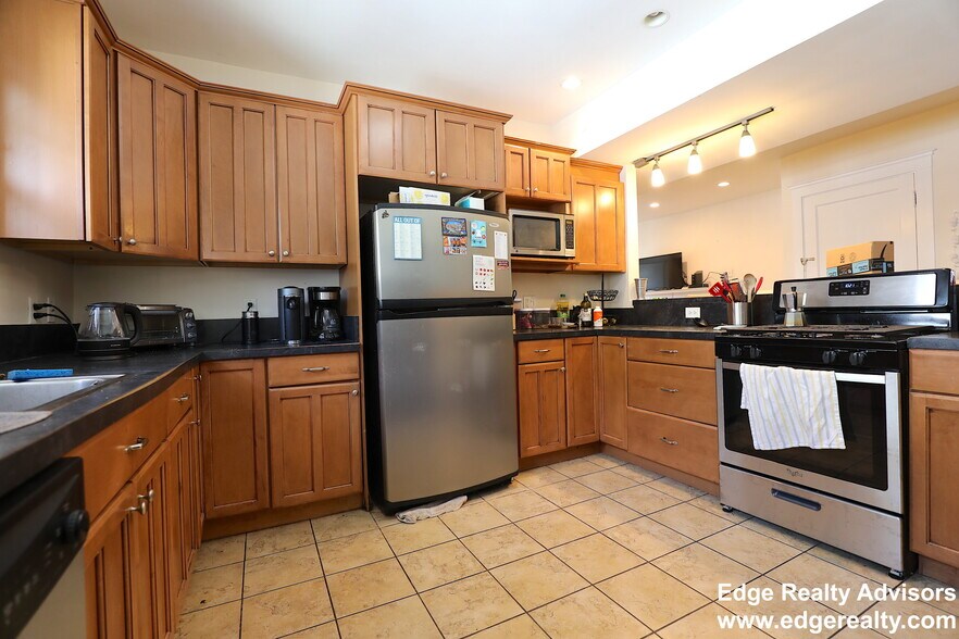 Building Photo - 37 Radnor Rd