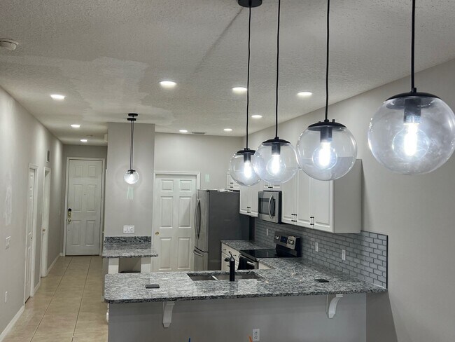 Building Photo - 3/2.5 Townhome in St Cloud-COMING SOON