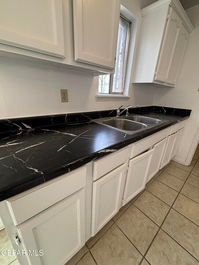 Building Photo - 5808 Dearborne Dr