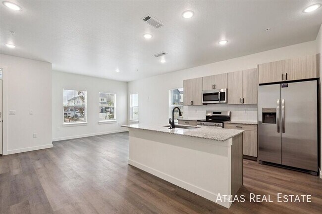 Building Photo - 630 Coney St