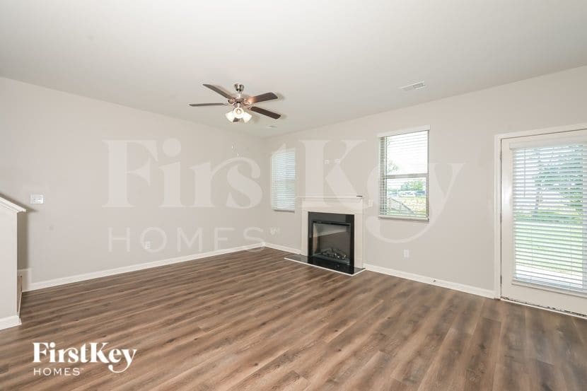 Building Photo - 2027 Massey Ln