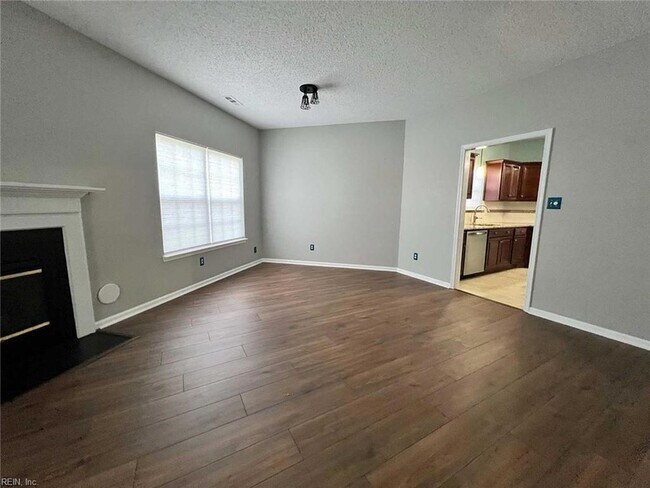 Building Photo - 4930 Cypress Point Cir