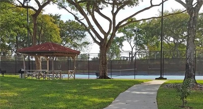 Building Photo - 110 Lake Emerald Dr