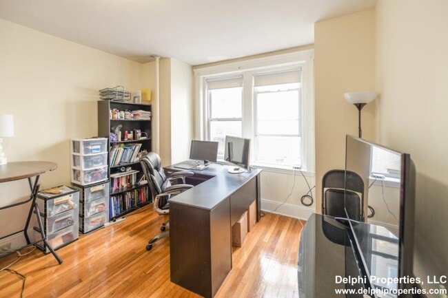 Building Photo - bedroom in Boston MA 02215