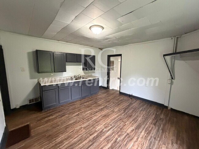 Building Photo - 18 Iowa-