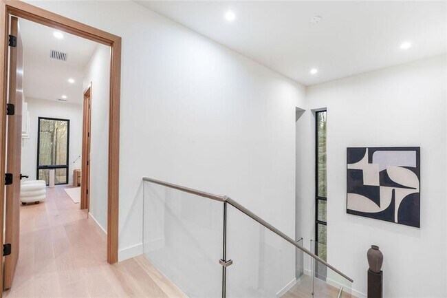 Building Photo - 1736 Cox Rd