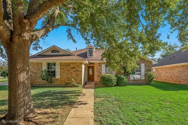 Building Photo - South Bossier 3BD/2BA - OASIS - live on Va...