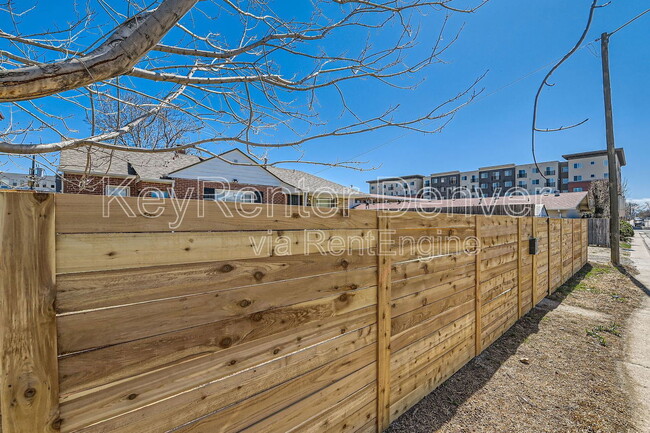 Building Photo - 1540 Zenobia St