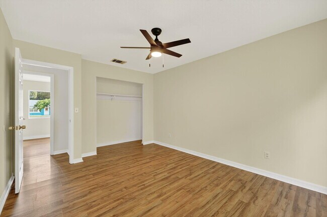 Building Photo - 2252 SE Aneci St