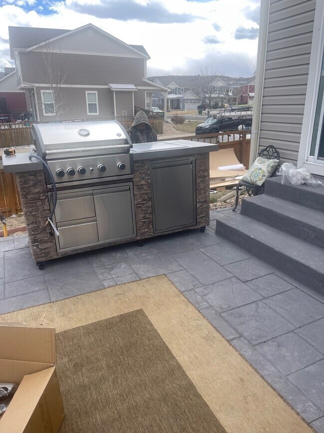 Building Photo - Beautiful 3 Bed, 3 Bath with a Loft Single Family Home in Meadows Neighborhood.