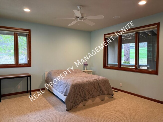 Building Photo - 3337 NW McCready Dr