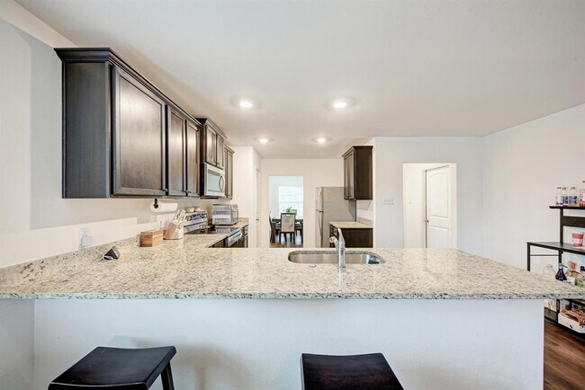 Building Photo - 132 Maywood Ln