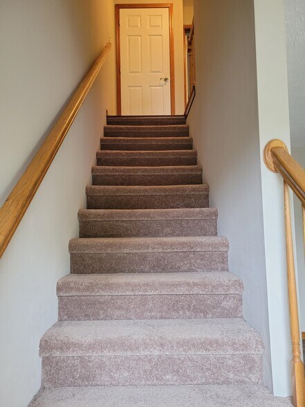 Building Photo - 16 Peartree Ln