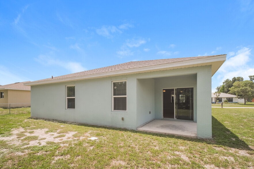 Building Photo - 627 SW 27th Terrace