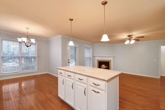 Building Photo - Pet Friendly Three Bedroom with Bonus!