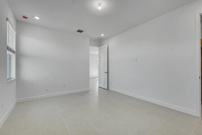 Building Photo - 3462 Cedar Grv Dr