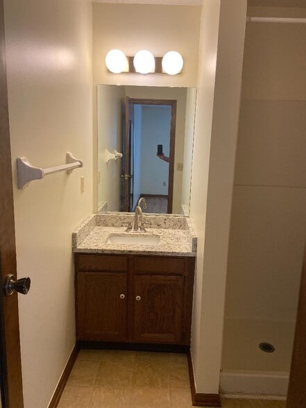master bath - 3277 Willington Dr