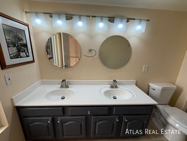 Building Photo - 1425 W Coral Reef Dr