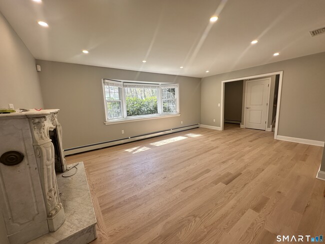 Building Photo - 65 Gate Ridge Rd