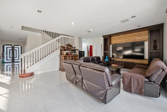 Building Photo - 1360 SW 142nd Ave