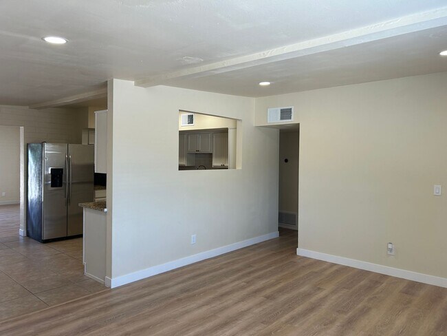 Building Photo - 4 Bedrooms PLUS Pool
