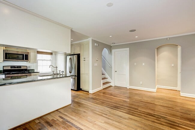 Building Photo - 4350 River Rd NW