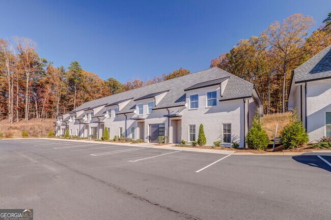 Building Photo - 121 Chateau Dr SE