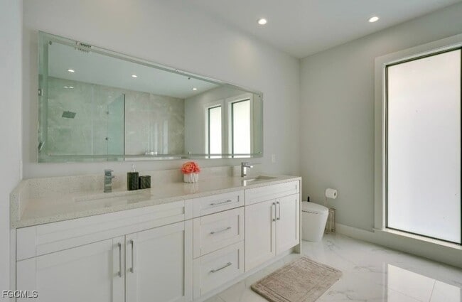 Building Photo - 117 SE 4th St