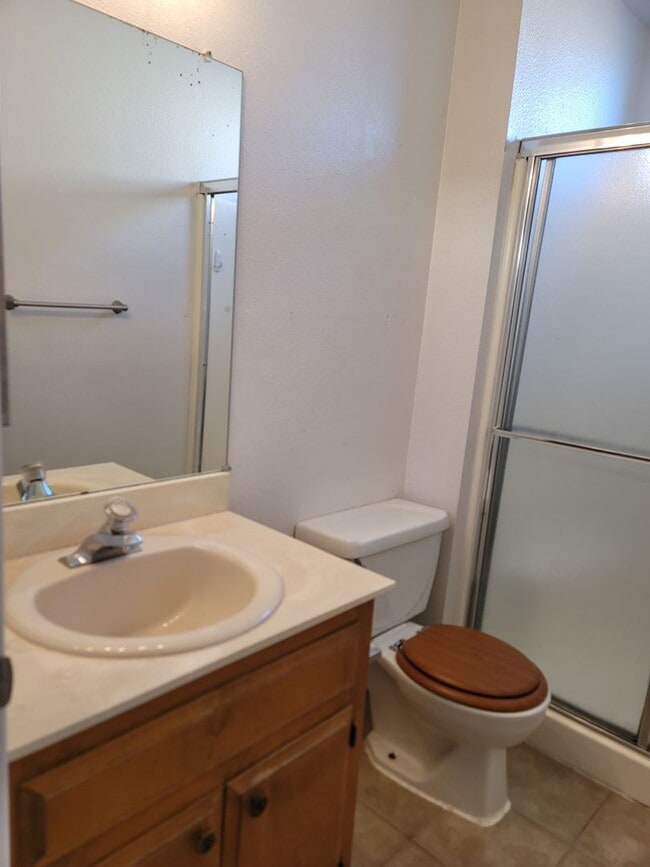 Building Photo - Move in Special see AD