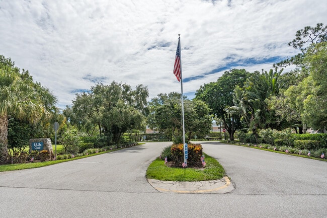 Building Photo - 18081 SE Country Club Dr