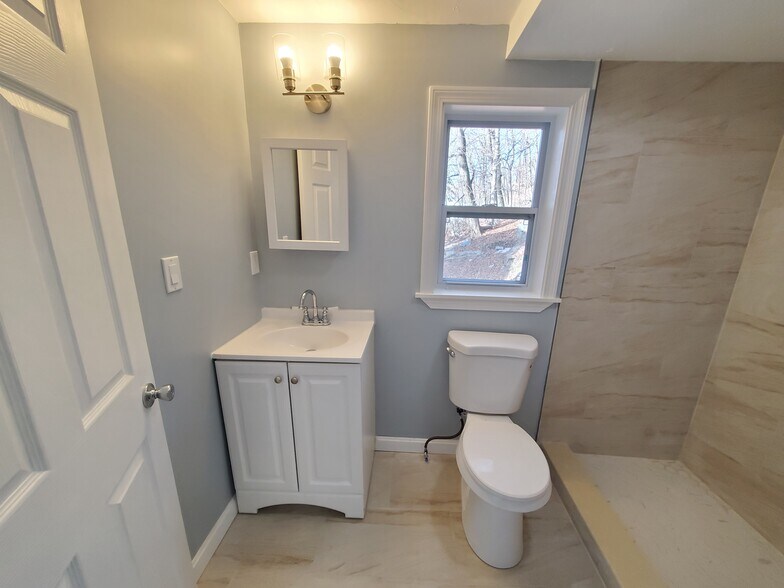 Building Photo - 289 Fellsway W