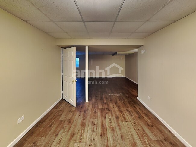 Building Photo - 5301 Meadowbrook St