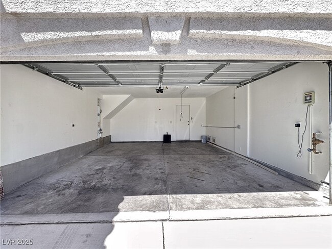 Building Photo - 8700 Raindrop Canyon Ave