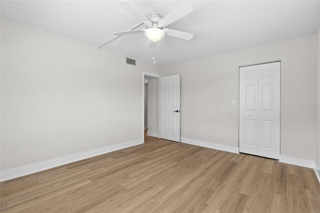 Building Photo - 4780 Cove Cir