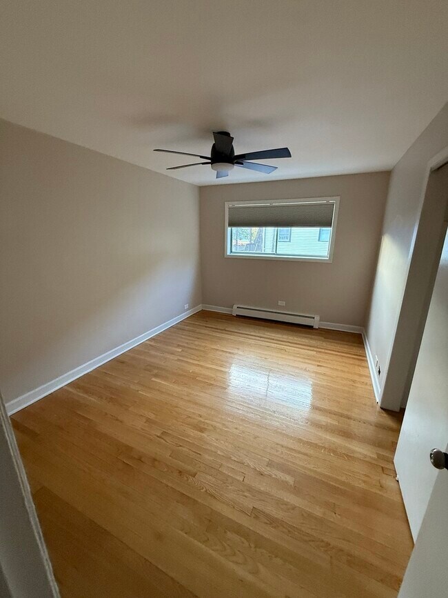 Building Photo - 3852 N Elston Ave